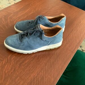 Women’s Blue leather suede sneakers Size 11